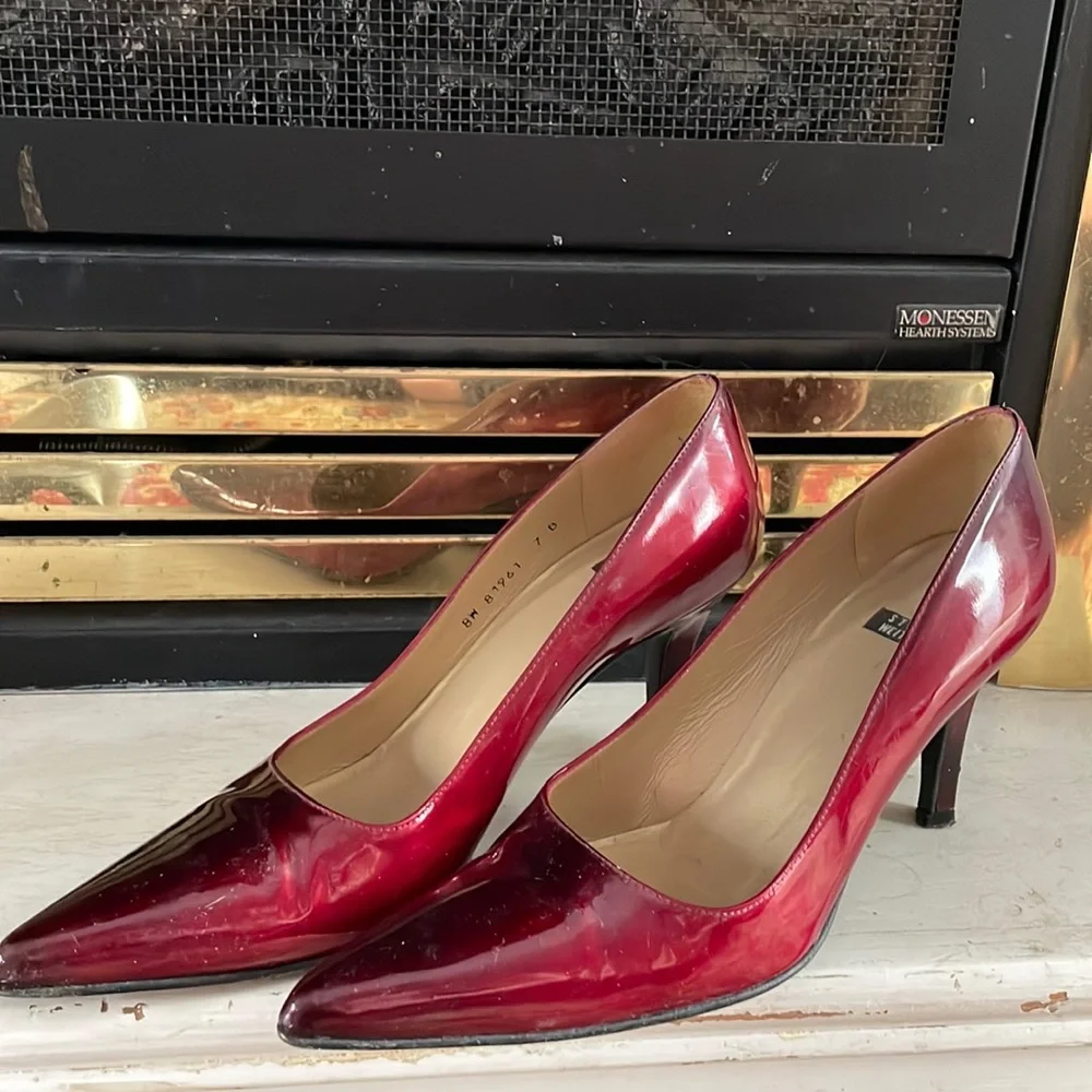 Stuart Weitzman heels, slight ombré red. Size 7B - Picture 1 of 5